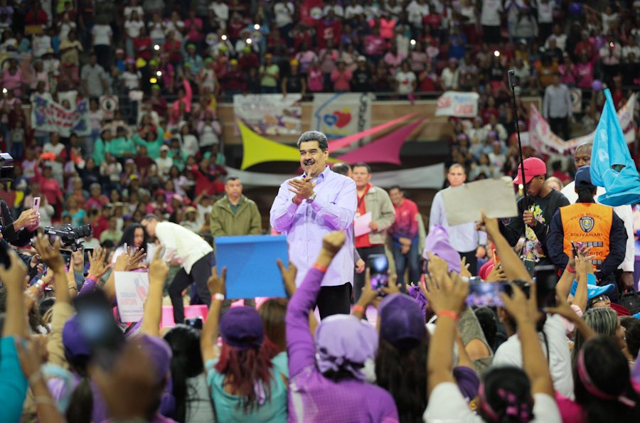 ViceVenezuela's tweet photo. #SepaQue || A propósito del Día Internacional de la Mujer, el Pdte. @NicolasMaduro anunció la creación de la Gran Misión «Mujer Venezuela».

#8Mar 

Más detalles aquí: https://t.co/exfJqxPcPs https://t.co/YkgHiFoIiV