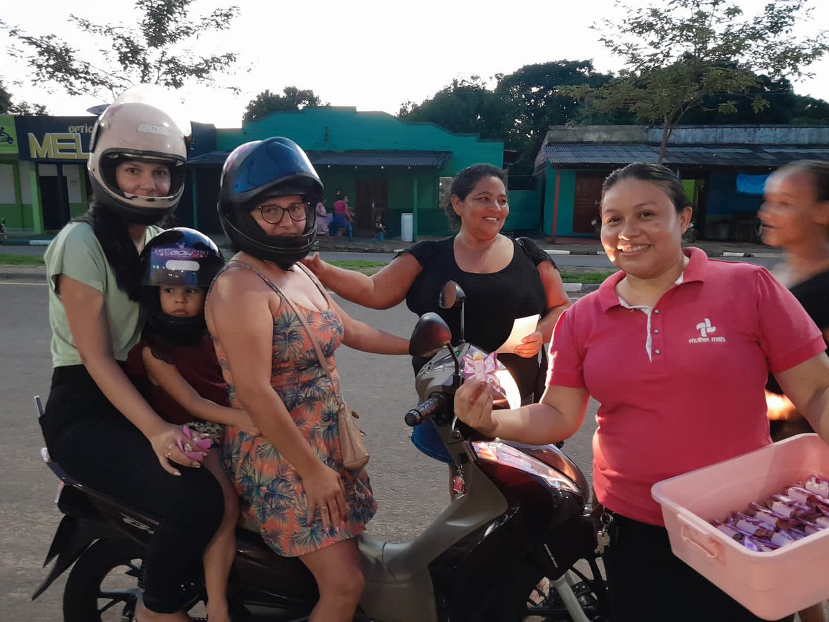 Hoje tivemos Impacto Mulher mais na orla de Caracaraí, aonde as mulheres entregaram uma pequena lembrança juntamente com um panfleto do ministério da Mulher em comemoração ao dia internacional da Mulher.
#DiaInternacionalDaMulher 
<a href="/jeanetepinto/">Jeanete Lima de Souz</a> <a href="/CristianeCaxeta/">Cristiane Caxeta</a>
