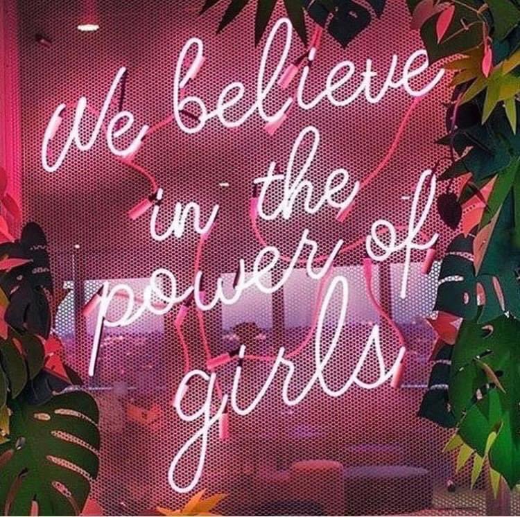 Hounds in Pounds is run by a group of fierce women!👏🏼
Happy International Women’s Day! Here’s to all the trailblazers and truth speakers! Ladies-keep on keeping on. Cheers! 

#houndsinpounds #girlsruleboysdrool #girlsruletheworld #adoptdontshop #girlpower #internationalwomensday