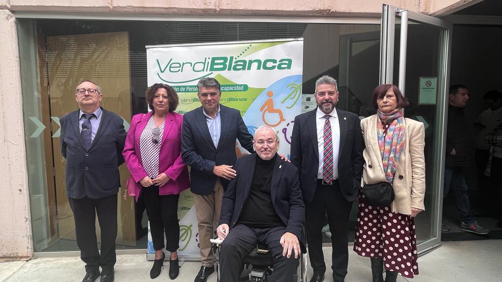 miguelcazorlag's tweet photo. Un año más en los premios Minerva de @VerdiblancaAsc un reconocimiento a la labor, entrega y dedicación de mujeres cuya trayectoria en la asociación es de meritoria de reconocimiento 
Enhorabuena a las dos premiadas Luisa Mtnez Melgarez y Susana Garcia Nieto, limpiadoras. https://t.co/c3HsbnBVtl