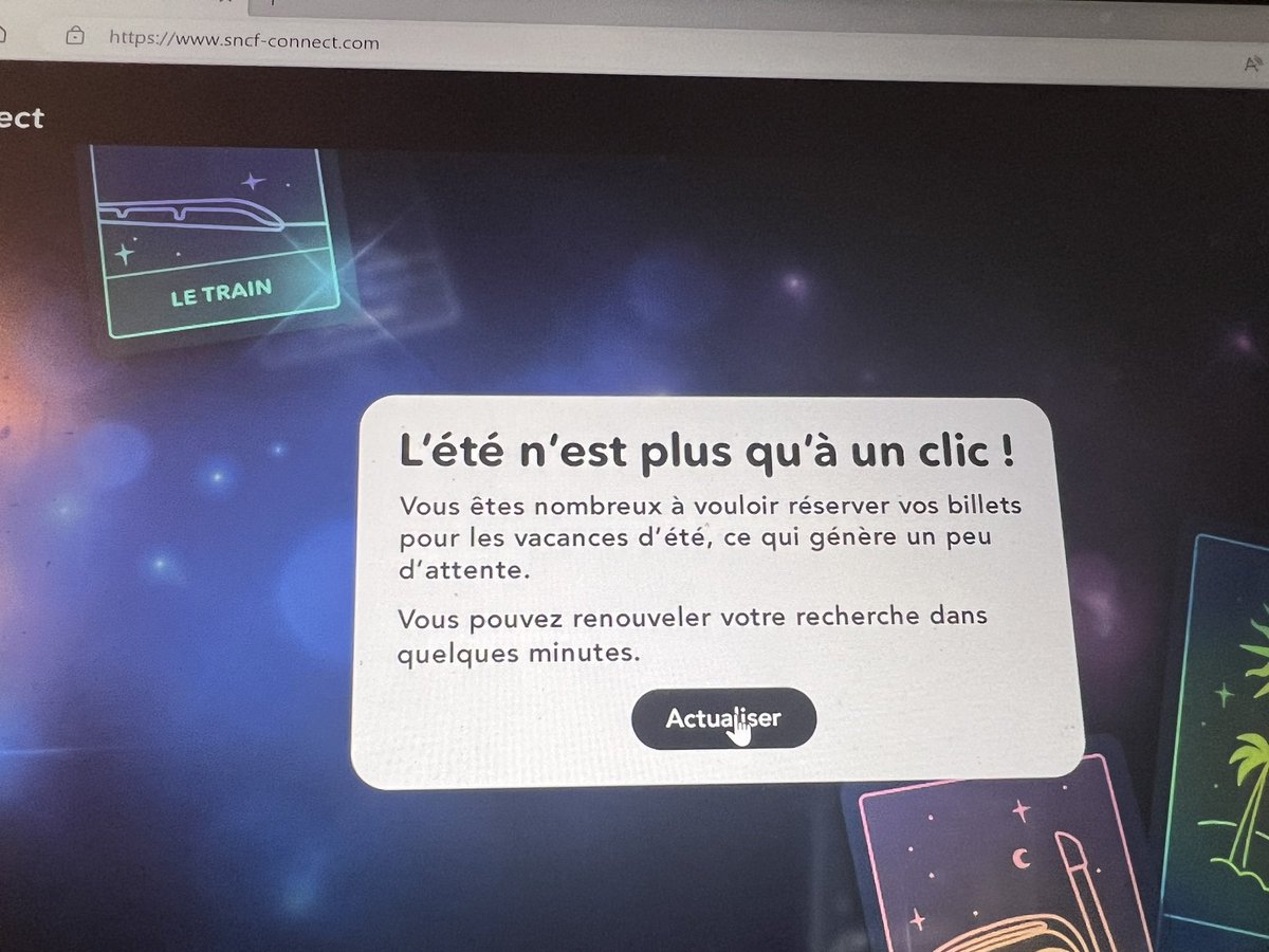Bonsoir <a href="/SNCFConnect/">SNCF Connect</a> - NON, le pic de trafic aujourd’hui, ça n’était PAS des gens qui réservaient leur vacances - mais bien des voyageurs bloqués par la grève cherchant un moyen de ne pas etre coupés de leur famille ce week end pour cause de train annulé. Quel manque de tact..