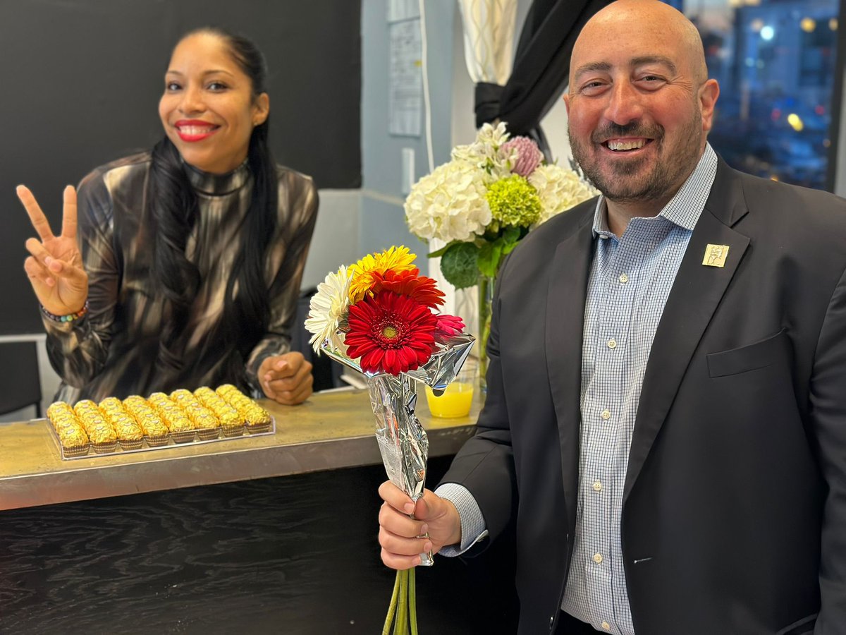 Flowers by Alexis at 851 Upshur Street NW brings the sunshine along with amazing flowers instagram.com/youruptownflor… #DCisOpen