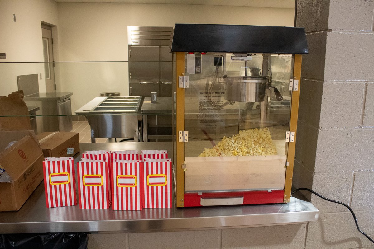 OCProbationDept's tweet photo. The Juvenile Hall Youth Council (JHYC) hosted an amazing movie night on February 24, 2023, complete with popcorn, candy, chips, and drinks for all our youth attendees.
#JuvenileHallYouthCouncil #MovieNight #YouthDevelopment #orangecounty #WeAreOCProbation #ocprobation https://t.co/p1vVr5bgKQ