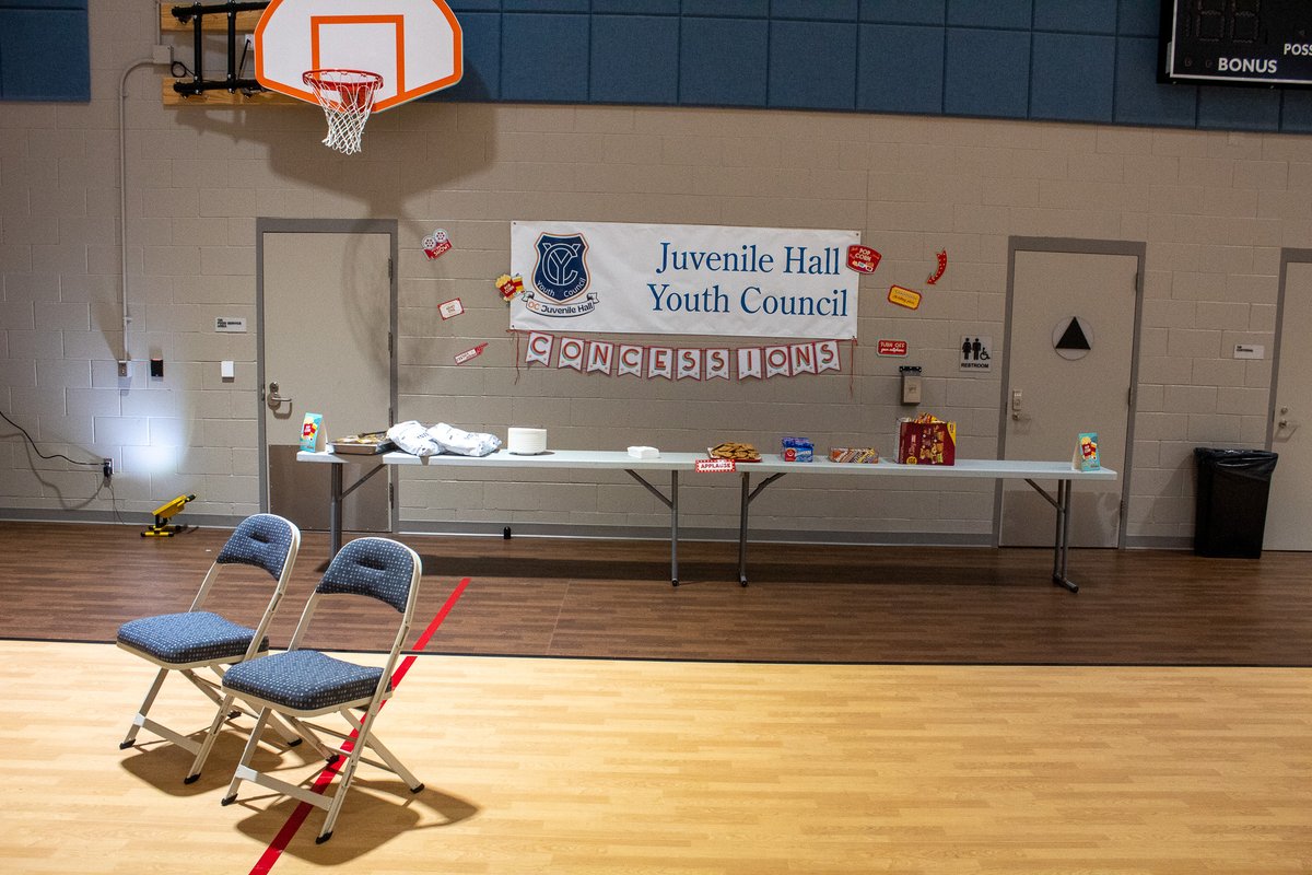 OCProbationDept's tweet photo. The Juvenile Hall Youth Council (JHYC) hosted an amazing movie night on February 24, 2023, complete with popcorn, candy, chips, and drinks for all our youth attendees.
#JuvenileHallYouthCouncil #MovieNight #YouthDevelopment #orangecounty #WeAreOCProbation #ocprobation https://t.co/p1vVr5bgKQ