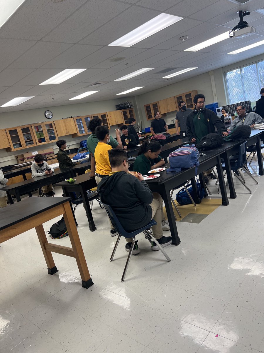 alvareznisd's tweet image. Celebrating our great Robotic season with cupcakes, ice cream and pizza! So proud of our kids! Teamwork at its best. Thanks to our amazing volunteer ⁦@phillip_manna⁩ ! we couldn’t do it without our heart of rebel coaches. ❤️⁦@NISDRoss⁩ #RootedRoss