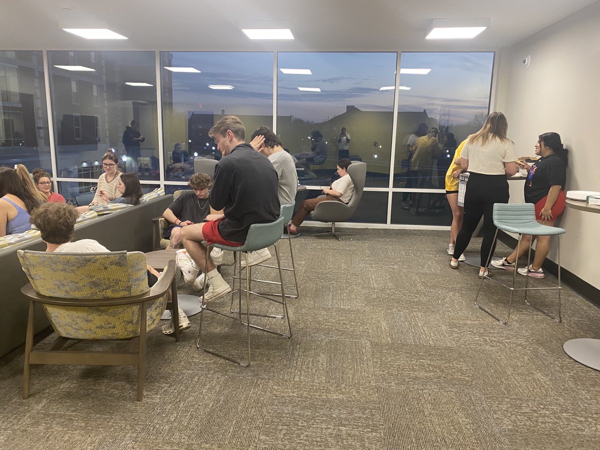 WKUGordonFord's tweet photo. Did someone say pizza and game night?
We had a great time hanging out with our Business Living Learning Community.
#wku #youbelongatgfcb #businessllc #livinglearningcommunity https://t.co/sXjjCzATJy