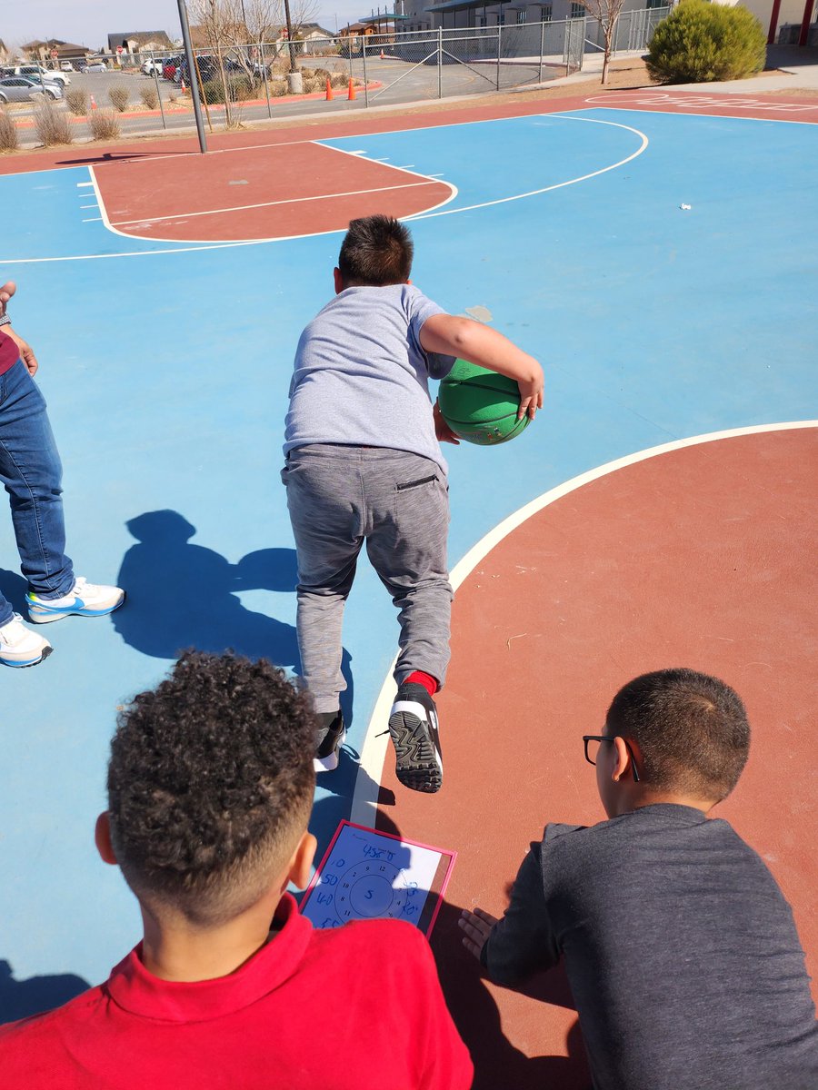 Our fourth grade scholars solidified their ✖️ facts while racing to make a basket! Learning is so much fun! <a href="/pvelar01_JCE/">Patricia Velarde</a> @AGomez_JCE @JGarcia_JCE Mr. Tellez <a href="/SGTCarrasco_ES/">Jesse Aguirre</a> <a href="/POchoa_JCE/">🥎Patricia D. Ochoa⚾️</a> <a href="/SocorroISD/">Socorro ISD</a>