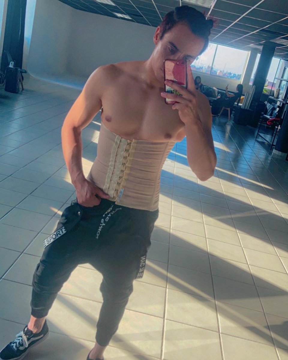 Alexjandro0210's tweet photo. Tocó grabar para Fajas Piel Canela ya las usaron..? Súper cómodas, fácil de poner, prácticas y ligeras… Pidan la suya..!! Todo en New Face by Ericka Gomez 
#model #modelshoot #fajas #pielcanela #newface #newfacemodel #modellife #shoot #photoshoot #modelfit #modelfitness https://t.co/RIZqWDhII4