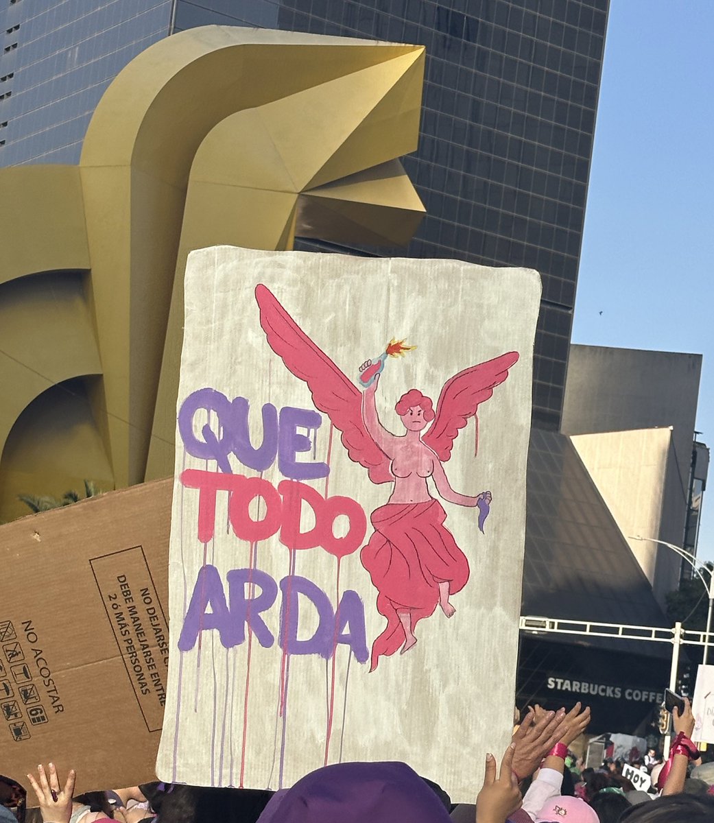 LaReinota tweet media