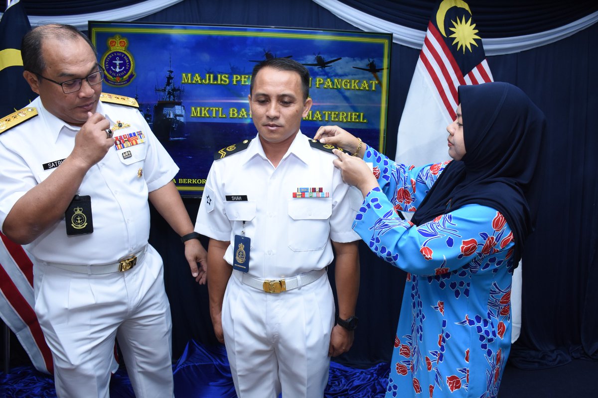 MaterielMkTL's tweet photo. YBhg Asisten Ketua Staf Materiel, Laksda Hj Satria Sarawak bin Hj Jais telah menyempurnakan Majlis Pemakaian Pangkat kepada 7 orang Anggota Lain-Lain Pangkat (LLP) di Bahagian Materiel, Markas Tentera Laut pada 6 Mac 2023.

#Ready_Resourceful_Responsive https://t.co/BX8NPkzO4Z
