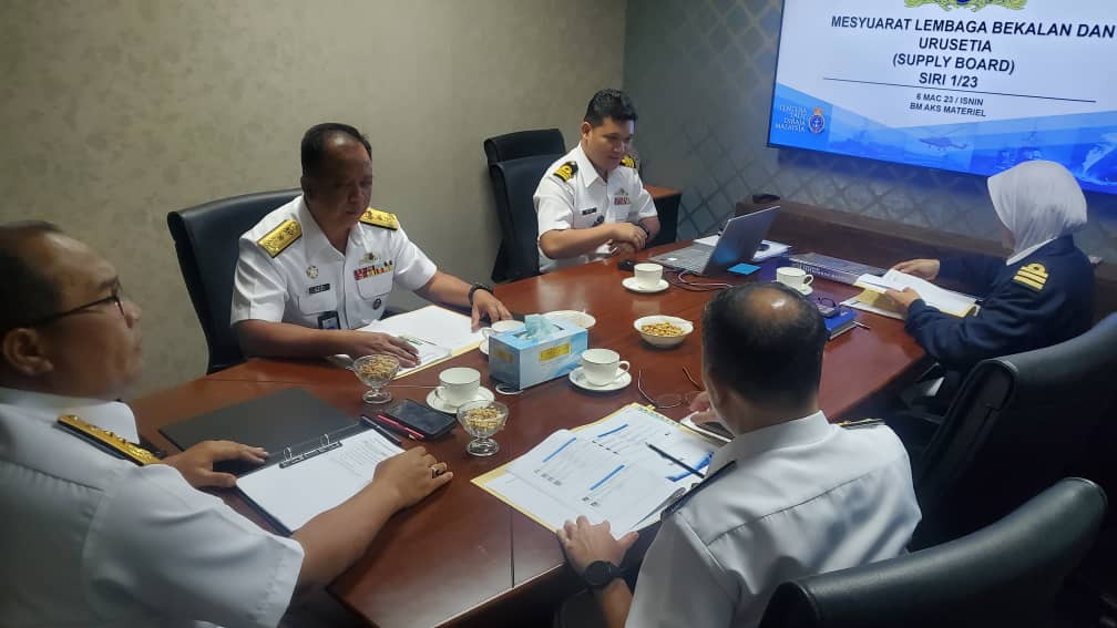 MaterielMkTL's tweet photo. Mesyuarat Lembaga Bekalan &amp; Urusetia Siri 1/23 telah dilaksanakan pada 6 Mac 2023 bertempat di Bilik Mesyuarat Asisten Ketua Staf Materiel dan telah dipengerusikan oleh YBhg Asisten Ketua Staf Materiel, Laksda Hj Satria Sarawak bin Hj Jais.

#Ready_Resourceful_Responsive https://t.co/ClVDWrClpn