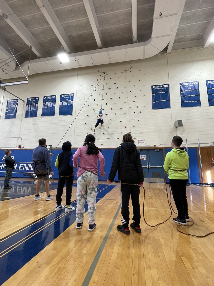 Intramurals were such an amazing time these past two weeks! It was a great experience working with this lovely group of students, and the legendary Coach Hanner! Already looking forward to next year! #ElwoodPride @ElwoodMiddle <a href="/ekellygorman/">Eileen Kelly-Gorman</a> <a href="/JG_Athletics/">John Glenn Athletics</a> <a href="/Mrsbilello_j/">Julie Bilello</a>