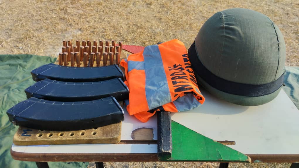 ejercito_ve's tweet photo. En el marco del 202 Aniversario de la Batalla de Carabobo y Día del Ejército Bolivariano, en la Competencia de Tiro de Fusil AK-103 entre Grandes Comandos y Unidades Superiores quedó en 1er lugar el equipo del @arma_maestra y como ganadores individuales quedaron: (hilo) https://t.co/RRE7ByUxs5