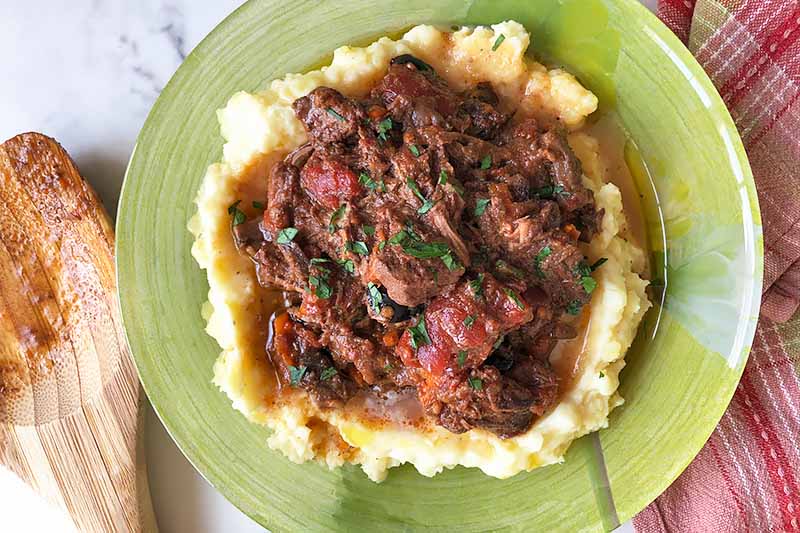 Daube de Boeuf (Provencal Beef Stew) is the best French comfort food! >>> foodal.com/recipes/beef/p… #beefrecipes #frenchfood
