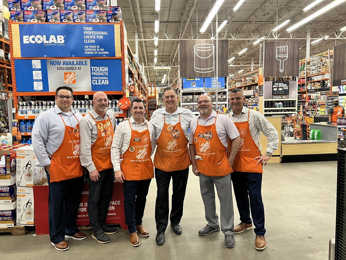 ShayTHD0362's tweet photo. Look who came to visit, let’s go mighty mid south! https://t.co/wn22Lw4Stj