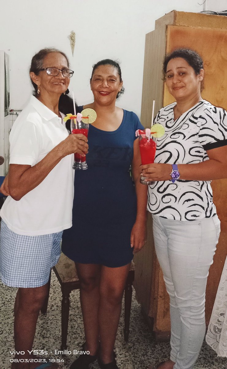 ebravo503's tweet photo. Feliz Día Mujeres Bellas 💖 Dios las Bendiga Y Proteja Siempre ✨✨✨❤️ https://t.co/C2kzOKxaQ1
