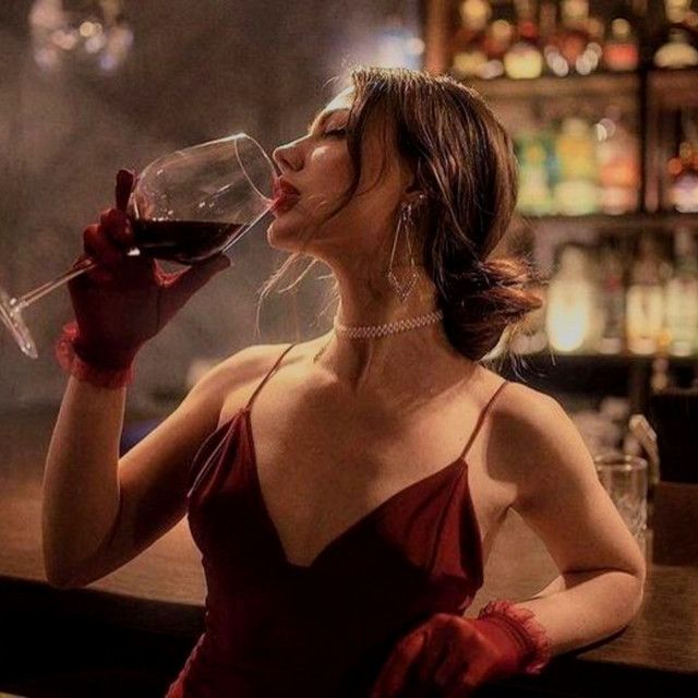 Bot_IAcierto's tweet photo. —Tampoco he sabido que anuncien lo suyo. Daxen es mi novio ahora, ¿a ti ya te subieron de puesto o sigues siendo la amante, querida?—le lance una sonrisa venenosa y me erguí en la silla con una pierna cruzada sobre la otra. https://t.co/Xdv7s1r024