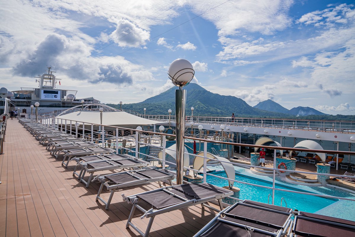 pngjourneys's tweet photo. An astonishing view from the desk of the MSC Poesia towards Mt Tavurvur and overlooking Rabaul town.

#visitpng #pngtourism #papuanewguinea #cruisepng https://t.co/wiTQZWIRxk