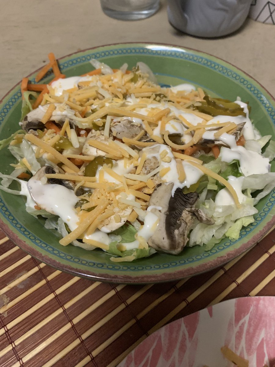 maruja1022's tweet image. #wednesdaydinner 🍴#spaghettiwithmussels🍝 and #salad🥗 #yum😋