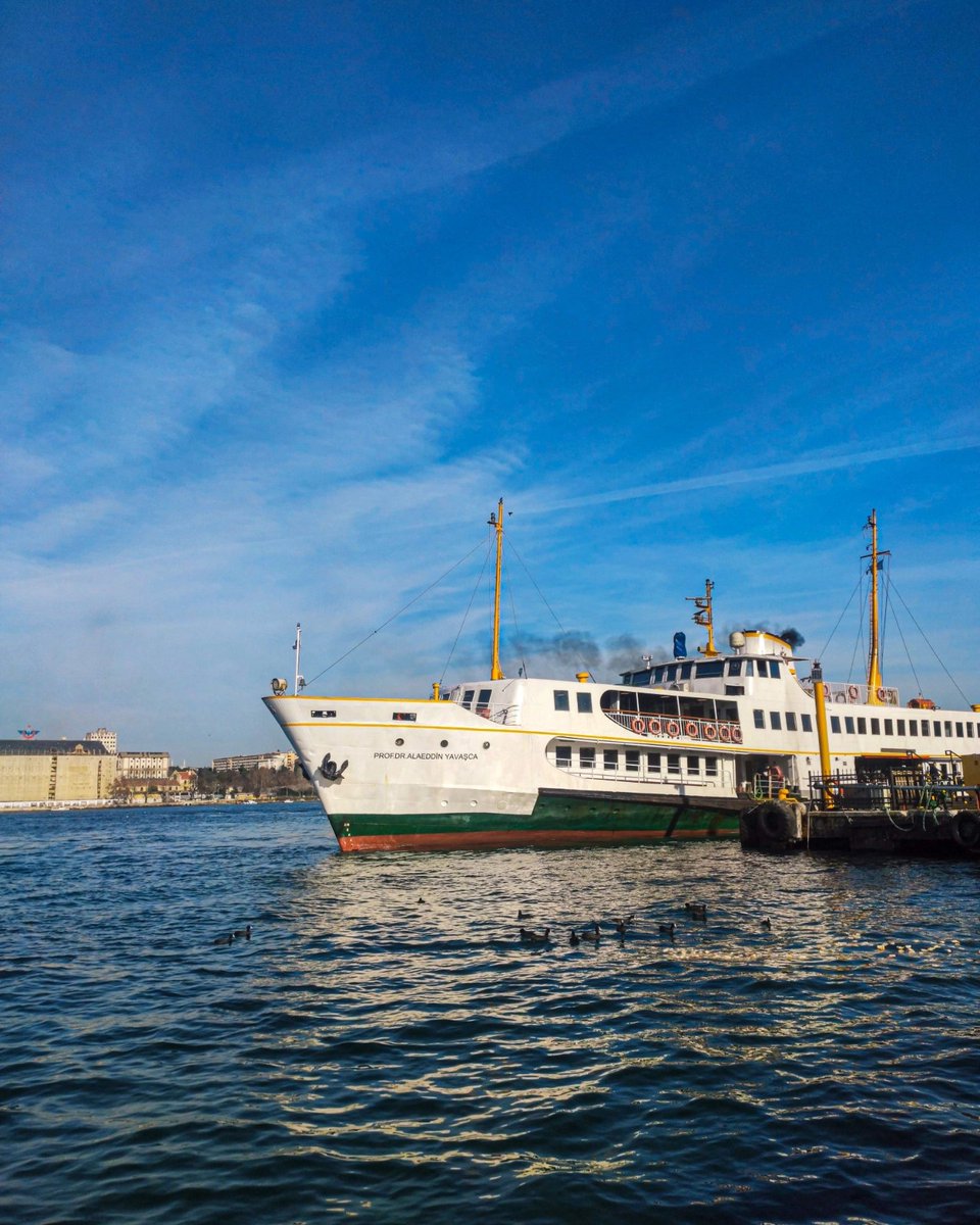 Hoşçakal İstanbul... 

Ne getireceği beli olmayan o güzel yarınlara :')