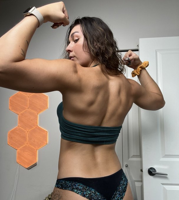 Baby got back https://t.co/v8WzEnzfml