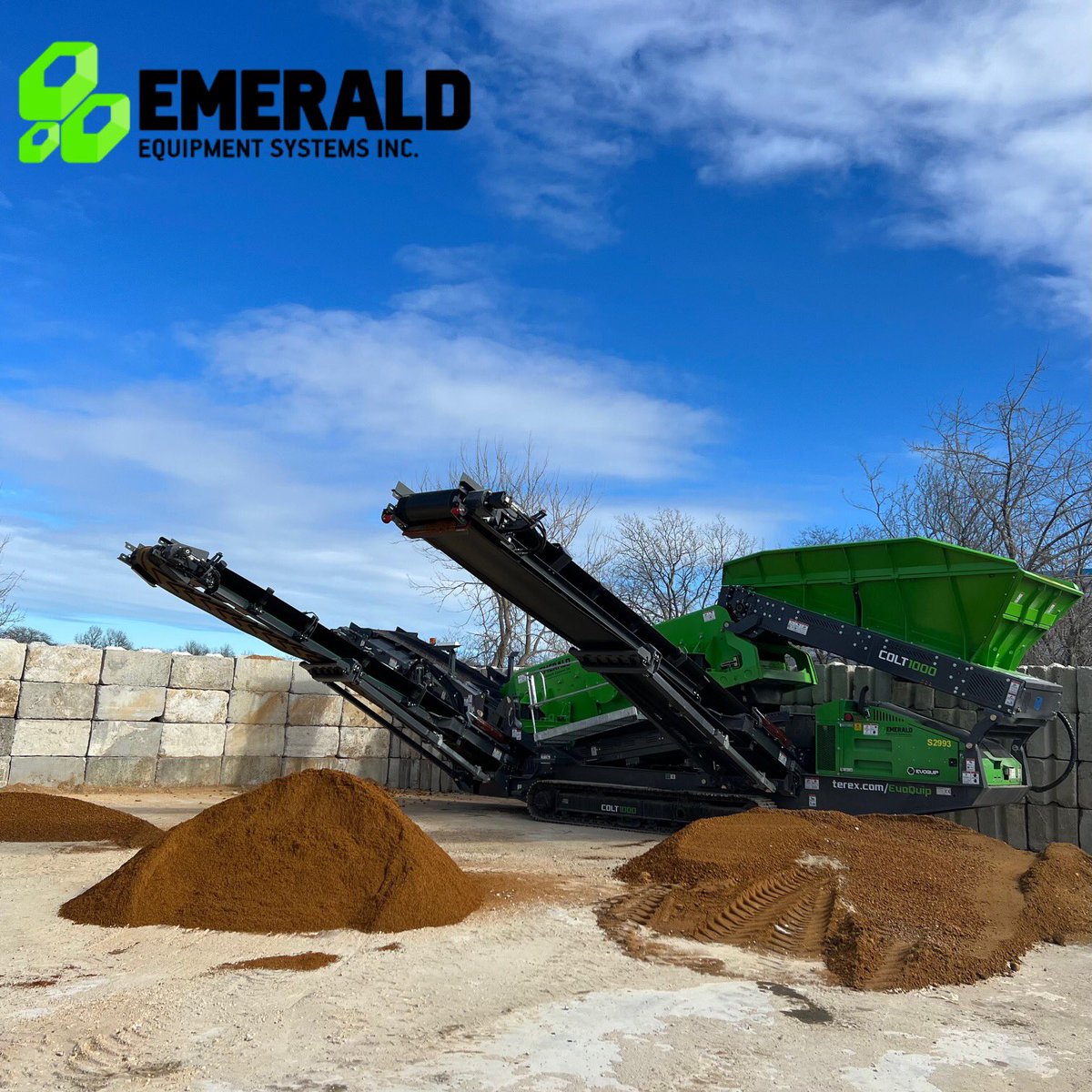 EmeraldESI's tweet image. @Evo_Quip Colt 1000 screening sand in NYC, the versatile design allows the machine to be configured with both side conveyors on one side meaning it can be setup against a wall to minimize the footprint. 
#compactwithimpact 
#evoquip