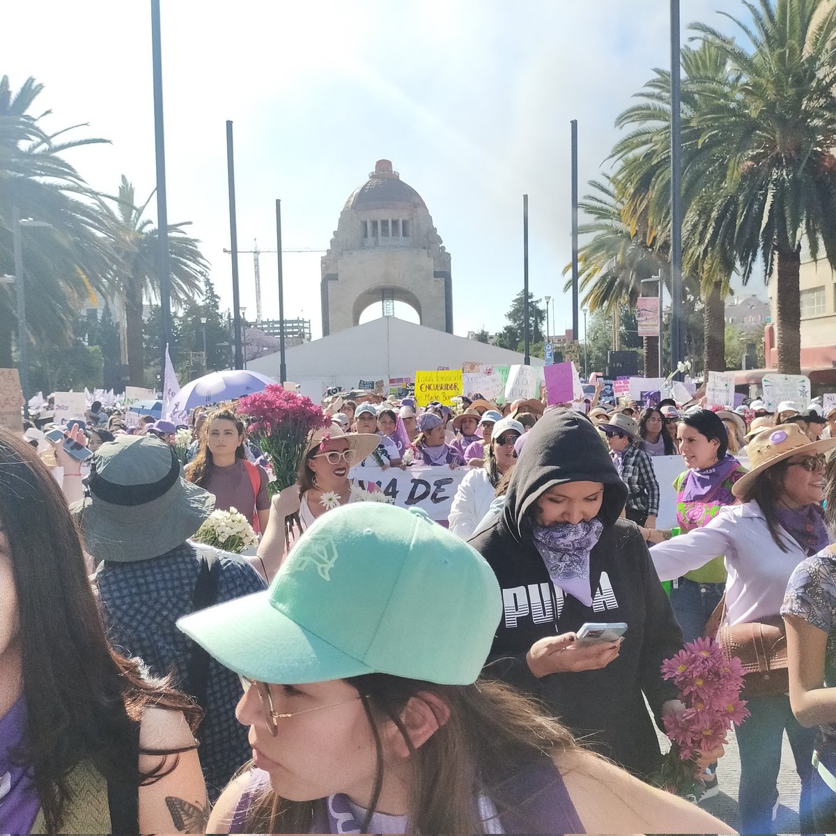 PatriciaAlfaro's tweet photo. Desde la marcha.
Por ti, por mi, por nosotras.
#8M #RedFemMx https://t.co/JsZxpF1jnA