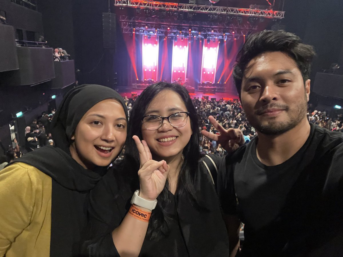 nurulnadiah_93's tweet image. Simple Plan was so much more than I could have imagined. Relived my childhood. Sang our lungs out for an hour and a half. Incredible live performance. Proceeded to wake up with a sore throat and body ache despite sitting at the concert. #signsofaging #SimplePlanLiveinMY