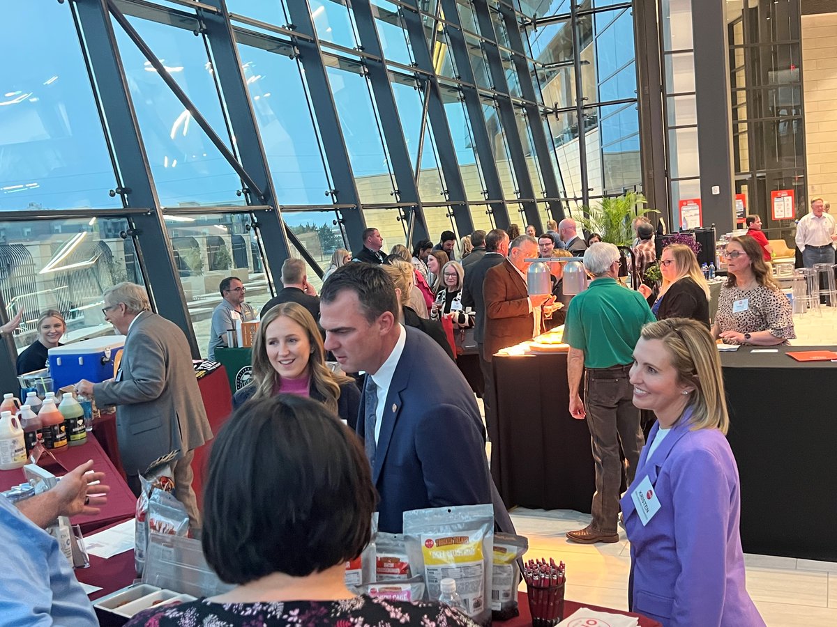 GovStitt's tweet photo. Had a great time at the Made in Oklahoma reception last night.

The @MIOCoalition is made up of 100 companies that employ 58,000 Oklahomans and generate over $3.4 billion annually! https://t.co/5zheo2yMUm