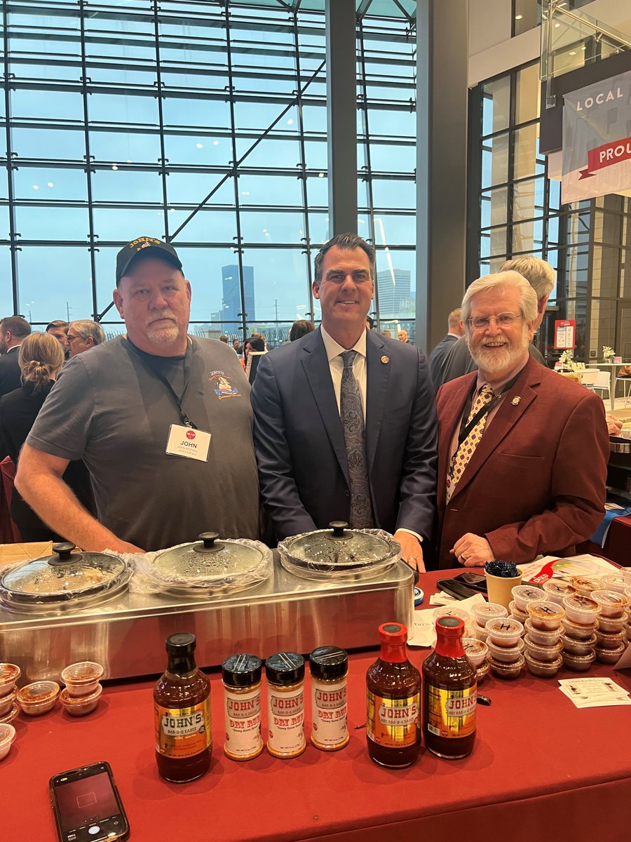 GovStitt's tweet photo. Had a great time at the Made in Oklahoma reception last night.

The @MIOCoalition is made up of 100 companies that employ 58,000 Oklahomans and generate over $3.4 billion annually! https://t.co/5zheo2yMUm