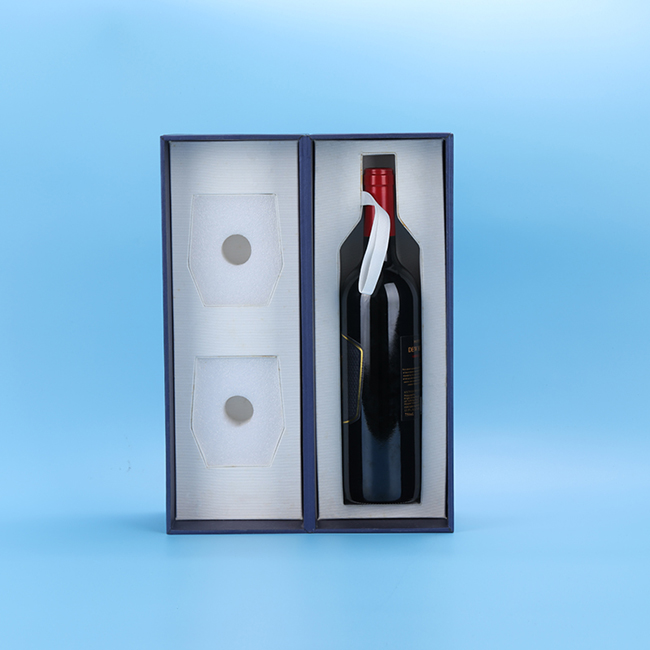 box_packagingsy's tweet photo. Wine box, materials: leather, gray cardboard, ribbon, white paper, Custom luxury box packaging

learn more: https://t.co/Mcj8NO79wD

#luxuryboxpackaging #winebox #custombox https://t.co/GCOmGouhYf