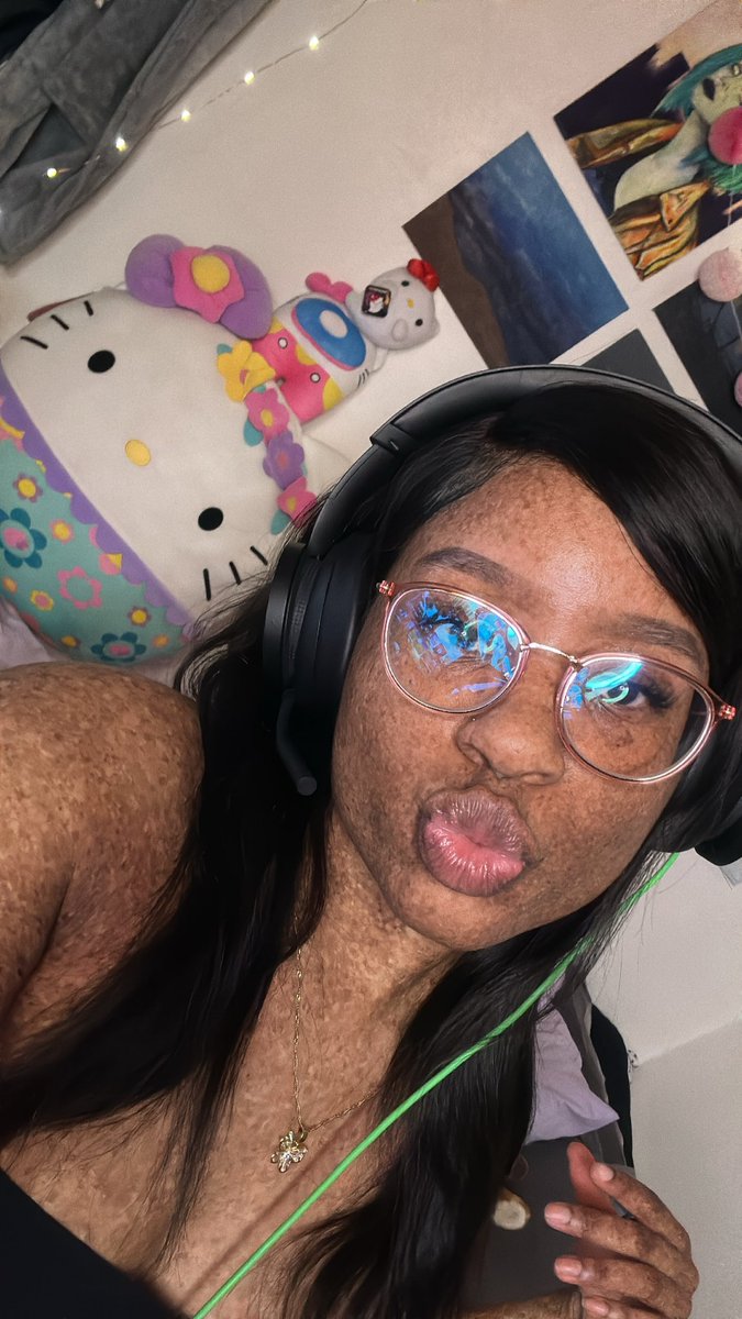 🧚🏽 on Twitter: "Im live! https://twitch.tv/freckled47?sr=a"