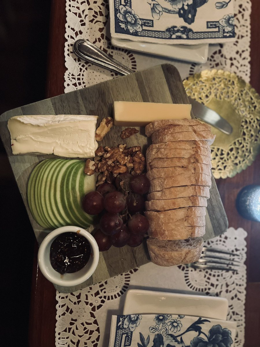 Get your cheese fix. We have a delicious selection for you. Chose your favorite and enjoy it with a good French wine.
#cheese #cheeseboard #cheeseplatter #cheeseplate #frenchcheese #baguette #cheeselover #cheeselovers #cheeselove #lowereastsidenyc #tapasbar #excusemyfrenchnyc
