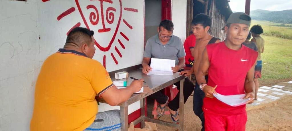dhernandezlarez's tweet photo. #FANB con nuestra gloriosa @GNB_Pueblo, creación de nuestro Cmdte. Chávez, desplegada en el estado Amazonas, llevando atención a nuestros hermanos queridos de las poblaciones autóctonas. 

#OperaciónAutana2023 https://t.co/ae0vlaJqna
