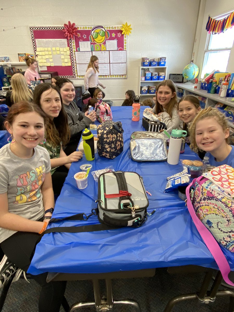 MrsKobesClass's tweet photo. Safety Patrol Spirit Day - “Picnic” lunch in the classroom!! So much fun! https://t.co/IGqvlSv1Dw
