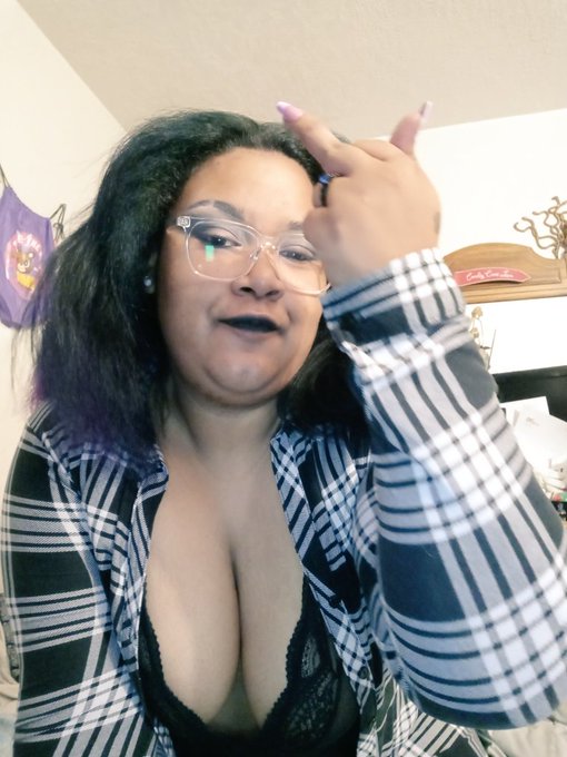 Don't humor me and enter my messages without tribute and proof of 😅🥰silly willy, you will be ignored<a href="/tag/newprofilepic"class="tags"><span>#newprofilepic</span></a>