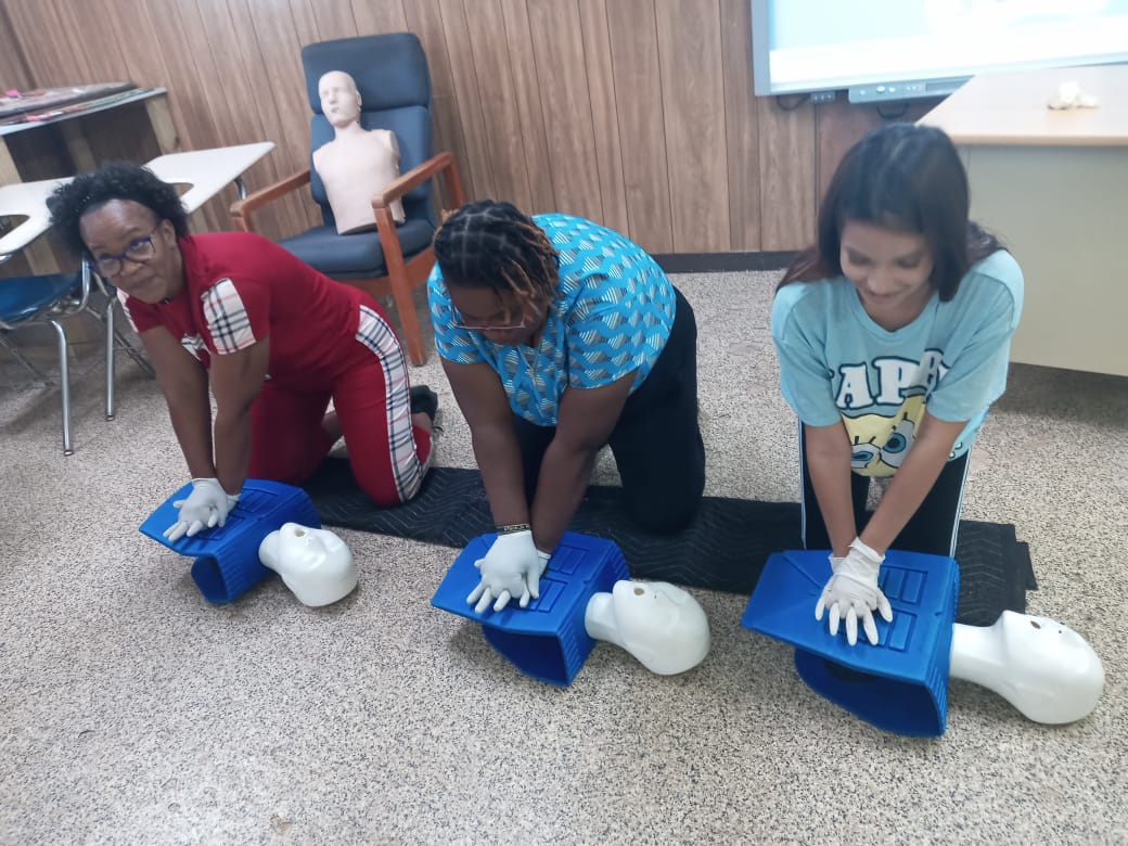 java_m's tweet image. First Aid Training by Mr. Delroy Richards of E-Fast (Emergency First Aid &amp;amp; Safety Training). Dental Assisting Students at the College of Oral Health Science, UTech, Ja.