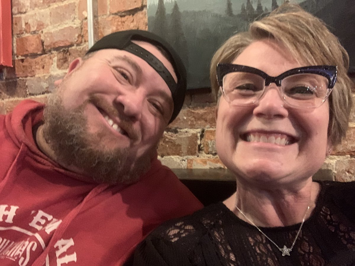 redbootsbaby's tweet photo. Ending my day with a sinus infection, double ear infection, some strong antibiotics, a @Yo_Muchacho hatch mac burrito, and a big hug from the big man with the big heart. #muchachos #hatchmac https://t.co/oPQBKTqujd