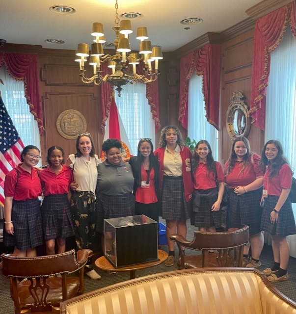 We attended Catholic Days at the Capitol today and met Snyder alum, @tarynfenske '09, who is the Communications Director for Gov. Ron DeSantis. Taryn invited our students and chaperones for a visit to the governor's office. #thesnyderway #snyderpride #catholicschoolstrong