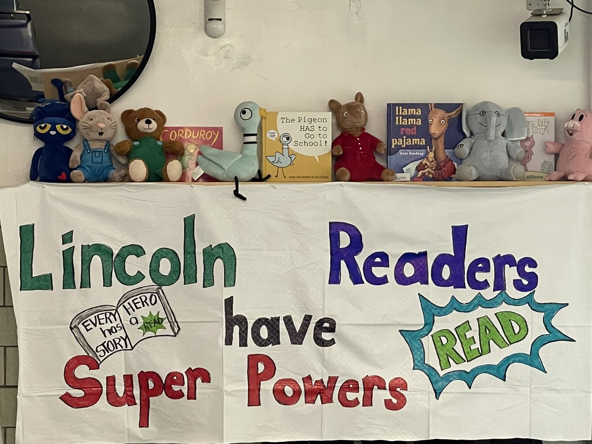 Michelle22669's tweet photo. Lincoln celebrated RAA in a big way!  Thank you to the many guest readers who made this a special celebration for us!   @LincolnSchool8 #lncproud @Edison_HS @RutgersU https://t.co/7eAGBtJbKQ