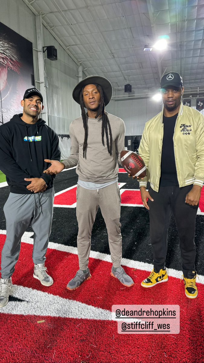 🤷🏽‍♂️ I sure would to see my dawg <a href="/DeAndreHopkins/">Deandre Hopkins</a> with a Star on his helmet!