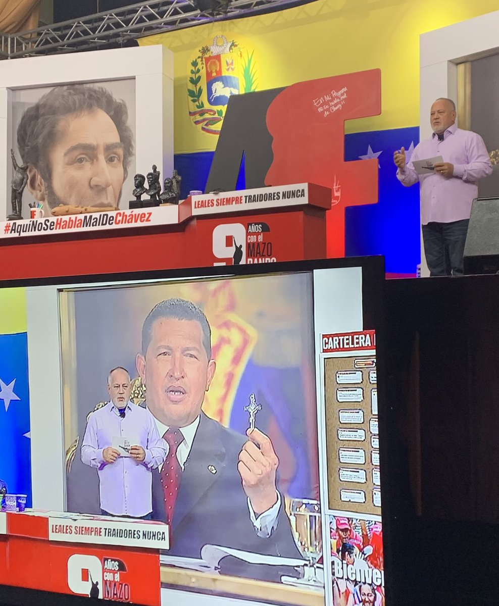 Día de encuentros amorosos:

En la tarde decenas de miles de mujeres estuvimos en reunión feminista con el Pdte. Nicolás Maduro.

Ahora cerramos el día con <a href="/dcabellor/">Diosdado Cabello R</a> en su programa Con el Mazo Dando. 

#ChavezRevolucionFeminista 

<a href="/PartidoPSUV/">PSUV</a>