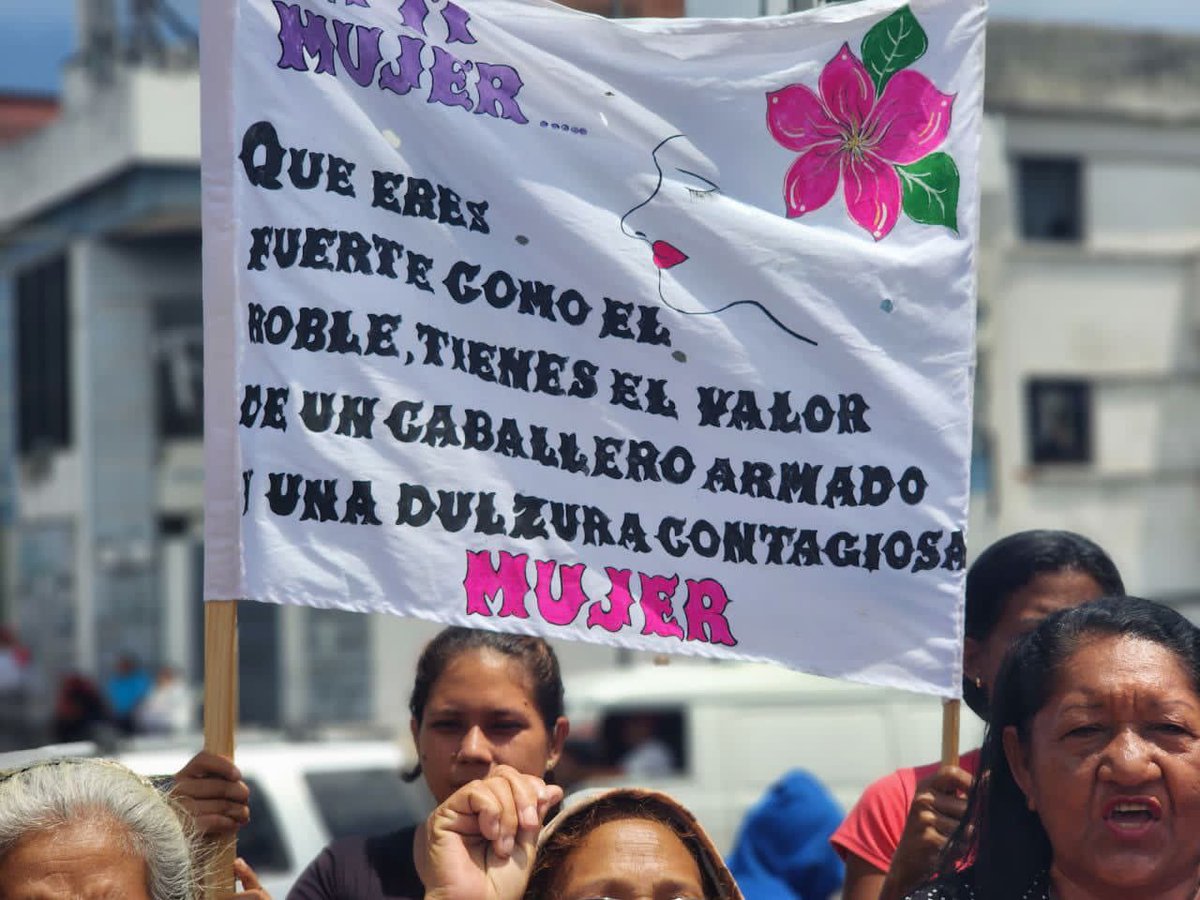 anzoateguigob's tweet photo. #08MAR | En conmemoración del Día de la Mujer, el movimiento feminista del estado Anzoátegui liderado por la Primera Combatiente @marciamorenor dijo presente en la Gran Concentración Nacional por este día en la ciudad de #Caracas https://t.co/0liKiclIn4