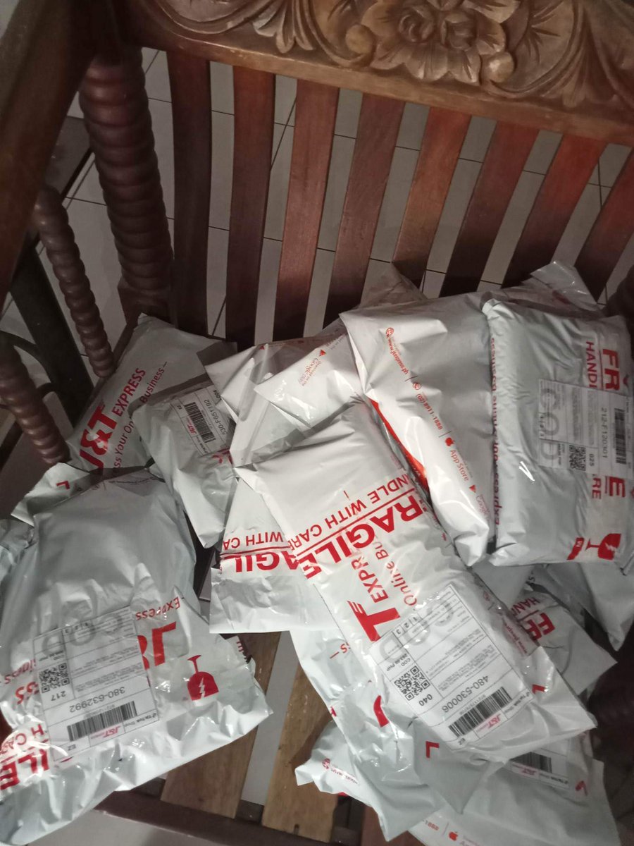 e_sweetescape's tweet photo. been inactive here in twt for the last few months, but I was active most of the time on tiktok cause I was live selling na^^ may restock ako this week for pop fics and mpress. 

I will also try to be more active here. 🤍 Thankyou buyers! https://t.co/KoiNdm86jK