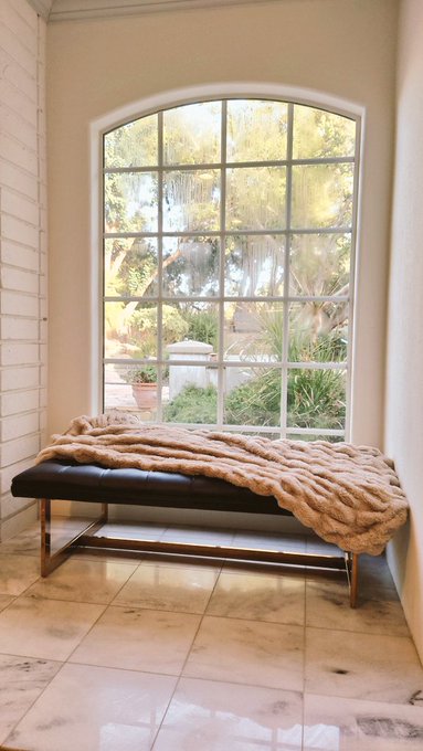 Just got this bench. I wanna take glam shots right here 📷 https://t.co/Jv04vKtjOj<a href="/tag/ax2022"class="tags"><span>#ax2022</span></a>