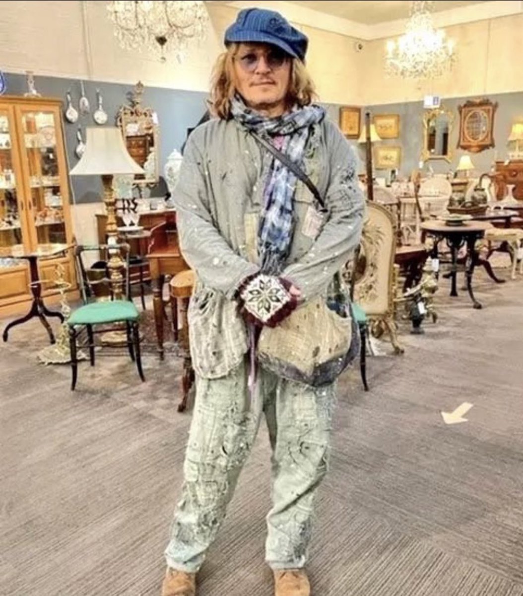 #JohnnyDepp wore #magnoliapearl apparel while shopping #HemswellAnntiquescentre. 

📸 Magnolia Pearl on IG 
📸 Hemswell Antiques Centre