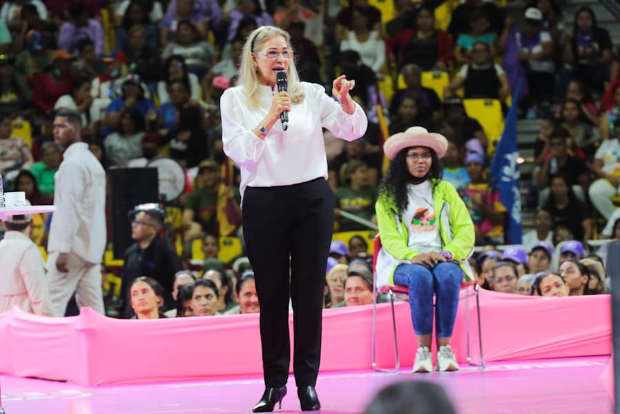 ¡Viva la lucha feminista! 
¡Viva la mujer trabajadora! 
¡Viva la igualdad!
¡Que viva la mujer venezolana!
💛💙❤🇻🇪✊🏼

#DiaInternacionalDeLasMujeres 💜
#ChávezRevoluciónFeminista 
#08Marzo 

<a href="/PartidoPSUV/">PSUV</a> <a href="/NicolasMaduro/">Nicolás Maduro</a>