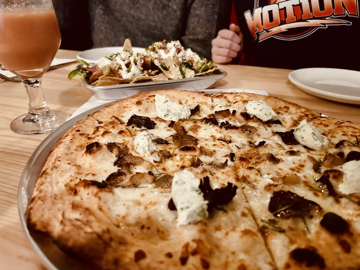 SlowpaddleBnB's tweet photo. Damn that's good pizza! #pizza #craftbeer #beer #evergrain #wildrabbit https://t.co/2zy6qe6PtL