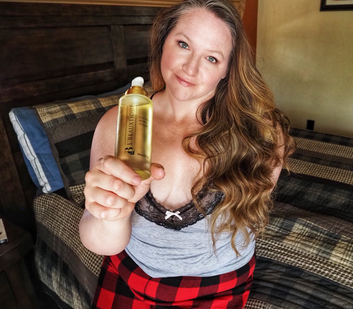 Julianne tweet media