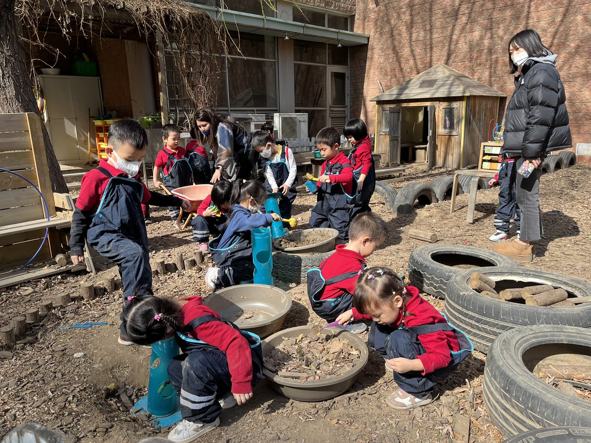 CISBeijing's tweet image. Our prekindergarten kids are exploring the outdoor space👋🌿#pyp #cisb